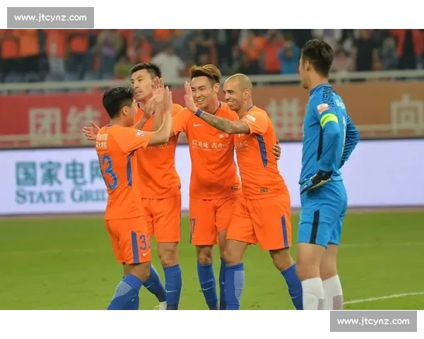 鲁能迎战天津，赛场风云再起，关键球员表现引关注